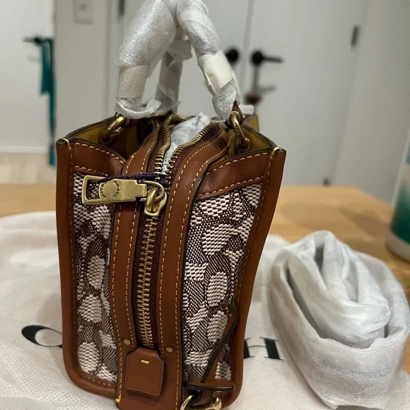 😜 RARE Coach Coachies Rogue 17 In Signature Textile Jacquard With Winkie NWT - Picture 10 of 13